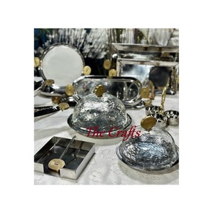 Ensemble de 2 plateaux de service en acier inoxydable argenté avec dôme en verre, design moderne de haute qualité, plateau à collations, taille et capacité personnalisables - Product Image 1