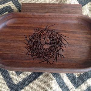 Bandeja rectangular de madera hecha a mano con grabado floral, bandeja decorativa para mesa de comedor o café - Product Image 3