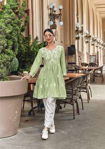 Beaux vêtements ethniques les plus tendances haute sur demande dernière rayonne lourde haut avec broderie travail femme mode exportateur - Product Image 4