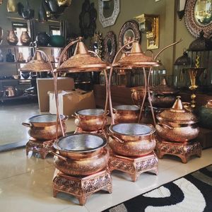 Plato de frotamiento de acero inoxidable duradero con acabado dorado Ideal para eventos al aire libre, banquetes y celebraciones formales - Product Image 2