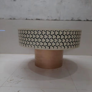 Mesas de Centro de Resina Artesanales en Blanco y Negro para Sala de Estar, de la India, en Oferta - Product Image 1