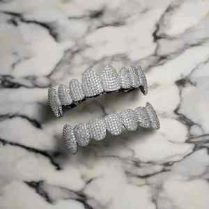 Grillz de mariage glacés pour hommes en argent S925 plaqué or 14 carats et plaqué rhodium avec morganite en forme de crocs de vampire - Product Image 5