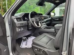 GMC Yukon Denali SUV 2023, transmission intégrale, moteur 4L, sièges en cuir, toit en alliage d'aluminium, jantes R17, boîte de vitesses automatique/manuelle, options essence/électrique - Product Image 3