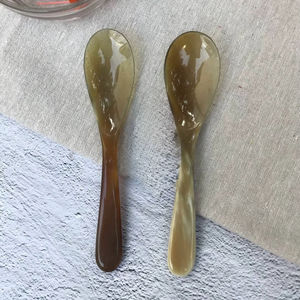 ช้อนเขาควายธรรมชาติ ทำด้วยมือและขัดเงา เหมาะสำหรับเสิร์ฟเครื่องเทศ น้ำจิ้ม หรือใช้ตกแต่งโต๊ะอาหาร คุณภาพสูง - Product Image 1