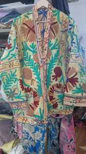 Veste de couette vintage en coton Kantha brodé Suzani avec longues poches Taille unique - Product Image 6