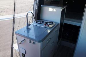 LUXURY RIDE 2022 Sprinter 2500 Thor Sanctuary 4x4 Camper Conversion, moteur Turbodiesel V6, 4 roues motrices - Product Image 6