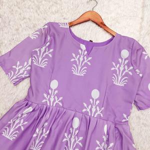 Robe Maxi Desert Dream Imprimé ethnique artistique avec manches bouffantes douces et design à plusieurs niveaux fluide - Product Image 6