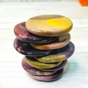 Venta al por mayor Natural Mookaite jaspe tallado ovalado preocupación piedra Feng Shui piedra preciosa raíz Chakra Reiki curación vitalidad puesta a tierra - Product Image 2