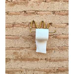 Lujoso servilletero de latón con ambiente real con acabado dorado para configuraciones de comedor elegantes - Product Image 2