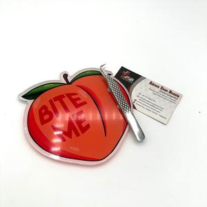 Azulejo acrílico sostenible Bite Me Design con pinzas Material de acero Impresión de logotipo personalizado Servicio OEM - Product Image 6