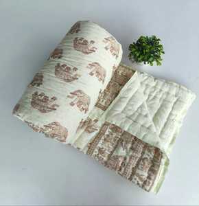 Couverture Kantha en coton à imprimé animal réversible de Jaipur - Product Image 1
