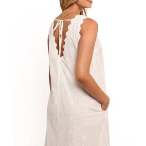 Robes de soirée longues pour femmes avec détails boutonnés, col carré, tissu 100% lin, coupe classique pour les célébrations de vacances - Product Image 6