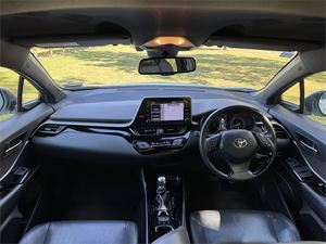 Auto Usado de Alto Rendimiento, <span class=keywords><strong>Toyota</strong></span> <span class=keywords><strong>C</strong></span>-<span class=keywords><strong>HR</strong></span> Limited <span class=keywords><strong>2021</strong></span>, 1.8P HV ECVT FWD SUV, Envío a Todo el Mundo - Product Image 2