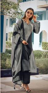 Costume en soie de qualité supérieure avec broderie complexe au niveau du col et dupatta à imprimé floral numérique pour les occasions festives - Product Image 2