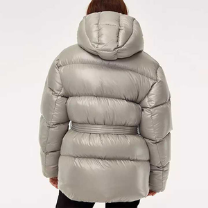 2025 chaqueta acolchada con capucha para mujer abrigo de burbujas resistente al agua empacable alternativo ligero con capucha extraíble - Product Image 3