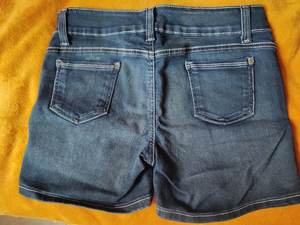 กางเกงยีนส์ขาสั้นทรงวินเทจ - Product Image 2