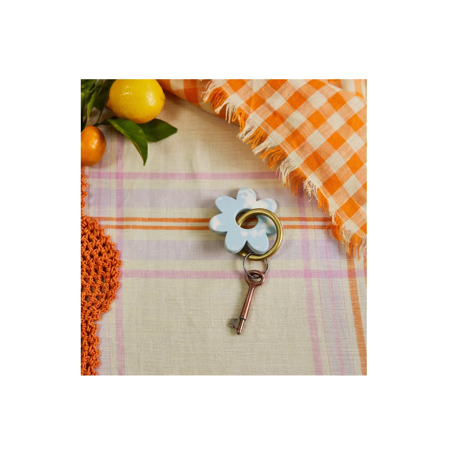 Beste Qualität Harz Schlüssel ring mit Blumen Design Stück mit Messing Schlüssel und Kette Handtasche Verwendung für dekorative Gegenstände