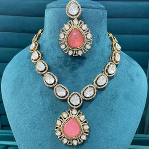 Haut de gamme pierre indien tour de cou AD laiton collier pendentif ensemble tendance pour les femmes tenue de fête de mariage - Product Image 1