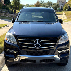 รถ SUV เมอร์เซเดส-เบนซ์ สีดำ 5 ที่นั่ง ภายในเบาะหนัง ยาง R20 พวงมาลัยซ้าย เกียร์ออโต้ แอร์บิวท์อิน มือสอง ราคาประหยัด - Product Image 1