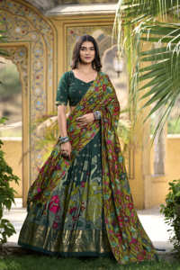Elegante Kalamkari Impreso Tussar Seda Lehenga Choli Set con papel de aluminio Dupatta Borlas Lienzo Cosido Diseño de desgaste de fiesta - Product Image 2