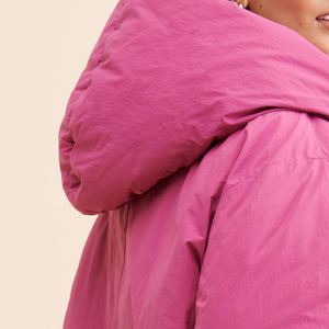 Vestes matelassées à boutons recouverts de haute qualité personnalisées OEM pour femmes Capuche réglable avec nylon respirant Prix bas Tendance - Product Image 6