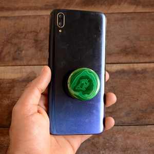 Agarre ajustable para teléfono con forma redonda de malaquita verde natural, soporte para móvil, cabujón, piedras preciosas, malaquita, encantos de agarre para teléfono decorados - Product Image 1