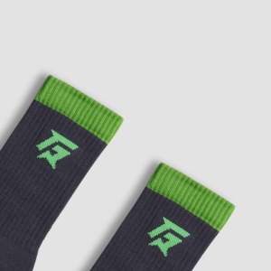 Chaussettes de sport EnduraFlex personnalisables avec logo, imprimé rayé, tricotées haute performance, respirantes et antibactériennes pour l'automne et le cyclisme - Product Image 4