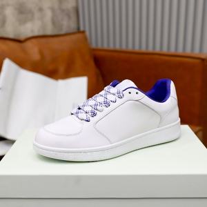 Zapatos deportivos personalizados a la moda para unisex, transpirables, con cordones, para caminar, informales, con relieve, de piel de vaca. - Product Image 1