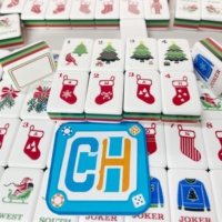 Set Permainan Mahjong Natal Merah Hijau Terbaru dengan Wajah Berwarna Putih, Sisi Bergaris Warna-warni, dan Gambar Karya Seni Liburan Musim Dingin