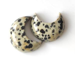 Venta al por mayor jaspe dálmata natural media luna 8mm-30mm forma de luna media luna espalda plana piedras preciosas sueltas para la fabricación de joyas - Product Image 2