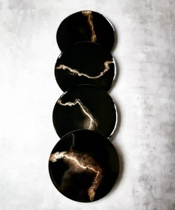 Magnifique sous-verre en résine exquise conçu pour ajouter de la sophistication aux expériences culinaires lors des fêtes et réceptions saisonnières - Product Image 3