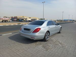 Mercedes-Benz S500 2015, 6 cylindres, SUV d'occasion, conduite à gauche, automatique, moteur turbo 4L, intérieur cuir foncé, traction avant, jantes R18 - Product Image 2