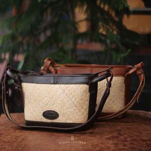 Fourre-tout durable en fibre et cuir de pandan artisanal élégant sac de mode tissé naturel pour les femmes modernes faites à la main d'Indonésie - Product Image 6