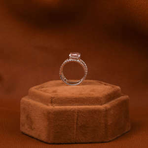 2.7 CT Rose Emeraude Cut Lab Grown Diamond Bague de fiançailles personnalisée 14KT Solid Gold Bypass Setting avec certification IGI - Product Image 5