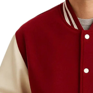 Chaqueta Universitaria Estadounidense, Personalizable con Logotipo, Cuerpo de Lana y Mangas de Cuero en Rojo, con Ribete Acanalado y Cierre de Botones a Presión - Product Image 3