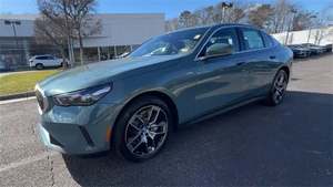 Véhicule électrique BMW i5 eDrive40 FWD 2024 avec une autonomie supérieure à 700 km, batterie de 110 kWh, toit ouvrant panoramique, caméra 360° - Product Image 6