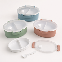 Boîte à lunch en plastique OEM de 970 ml avec 2 compartiments, plateau amovible, couvercle transparent et cuillère pour le bureau, l'école et les voyages