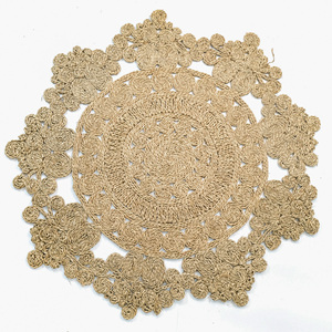 Alfombra de paja de rafia de forma irregular trenzada a mano para interiores de casas alfombras de centro de algas marinas naturales - Product Image 1