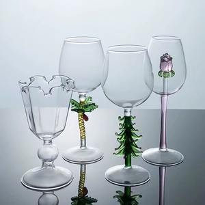 Elegante estructura de una copa de vino de cristal complementa los rituales de degustación refinados, la cristalina copa ayuda a preservar el aroma del vino hasta el último sorbo. - Product Image 1
