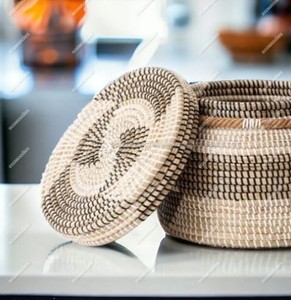 Cesta de mimbre de hierba marina tejida a mano con asa de almacenamiento, cesta de mano, cesto de regalo, cesta de frutas con tapa para ocasiones especiales - Product Image 2