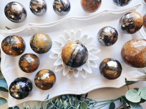 Guérisseur d'or naturel de haute qualité Boule de cristal de pyrite Style Feng Shui et amour Porte des lions Sphère de quartz pour la guérison - Product Image 3