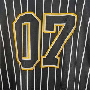 Camiseta de Béisbol de Poliéster de Lujo Hecha a Medida de Alta Calidad para Hombre, Nuevo Diseño con Forro Blanco y Negro, Servicio OEM, Uso Profesional - Product Image 5