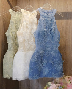 Vestido corto de alta calidad con flor blanca para dama dulce para ir a la calle o fiesta hecho en Vietnam - Product Image 4