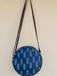 Sac rond vintage ethnique floral indigo 100% pur coton sac à main avec fermeture à glissière sacs à bandoulière écologiques - Product Image 6