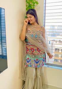 Impresionante conjunto Sharara de secuencia y bordado de Georgette de imitación, nuevo traje de diseñador hecho a mano Kurti con conjunto Palazzo Dupatta - Product Image 4