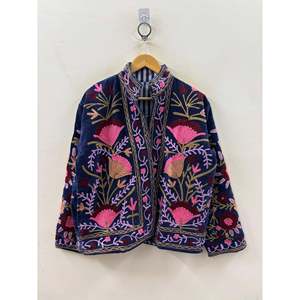 Chaqueta de Mujer Bordada a Mano, Ecológica, de Terciopelo Floral, con Cuello Mao, Manga Larga, Diseño Otoñal en Azul Marino, Rosa y Morado - Product Image 3