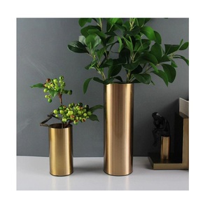 Vases de table en métal modernes martelés de designer pour la décoration Grande table de mariage avec des tailles et des styles de formes personnalisés - Product Image 4