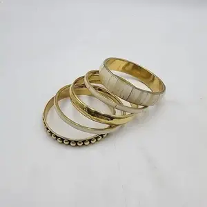 Bracelet de mode pour femme de haute qualité, style vintage, en bois, nouveau, élégant, coloré, très poli, par ABDUL REHMAN ENTERPRISES - Product Image 3