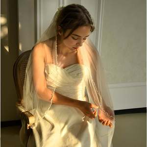 Peineta de Novia Vintage Hecha a Mano con Malla de Perlas Color Marfil Bridella M99-I con Pedrería, Ajuste Cómodo para Bodas y Eventos Formales - Product Image 3