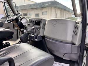 Camión Usado International DuraStar 4300 con Plataforma de Carga, Año 2022, Listo para Trabajar, Automático, Diésel, Disponible para la Venta - Product Image 2